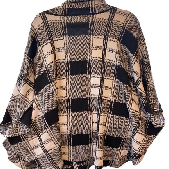 FEVER BLACK / WHITE CAPE / SZ: XL - Picture 3 of 5